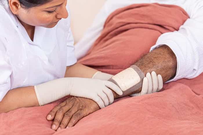 Trattamento lesioni croniche dall'ospedale al domicilio