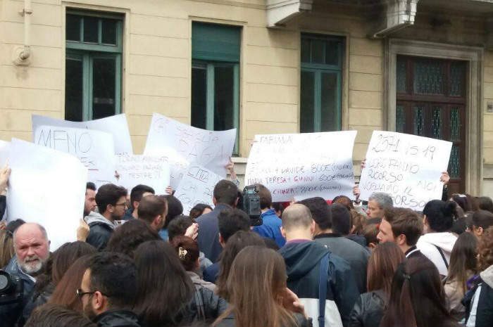 Torino: Tar sospende concorso, in 2500 gridano allo scandalo
