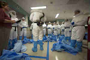 Ebola, i rischi per gli operatori sanitari