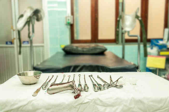 strumenti chirurgici per aborto