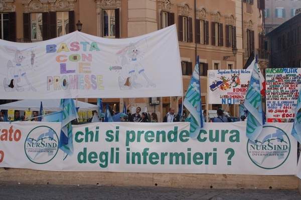 30.000 infermieri disoccupati, Nursind sospende sciopero dopo ok del Governo Renzi alle assunzioni